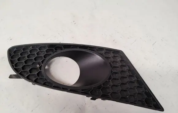 Seat Leon (1P) Front fog light trim/grill 1P0853666A