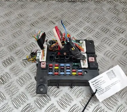 Mitsubishi Lancer Fuse module 8637A319 519087A18