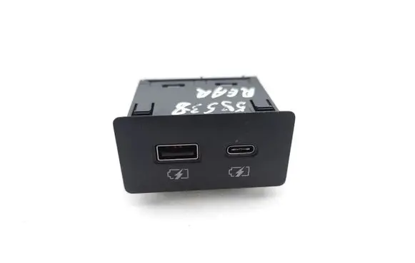Nissan Qashqai J12 USB socket connector E626230 230313SD1