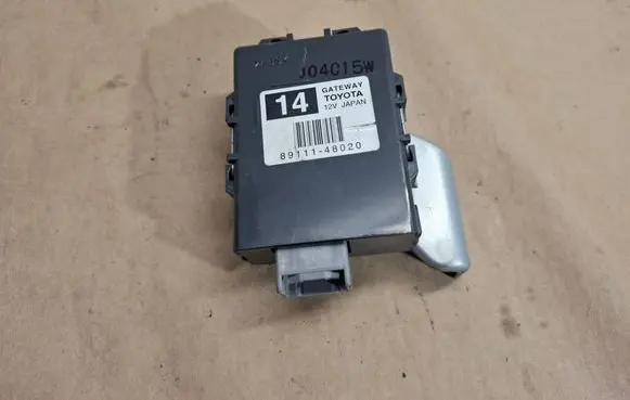 Lexus RX 300 Gateway control module 8911148020