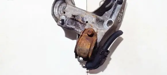 Volkswagen PASSAT B5.5 Engine mounting bracket 8e0199352f