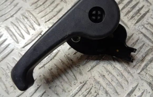 KIA Sorento Engine bonnet (hood) release handle