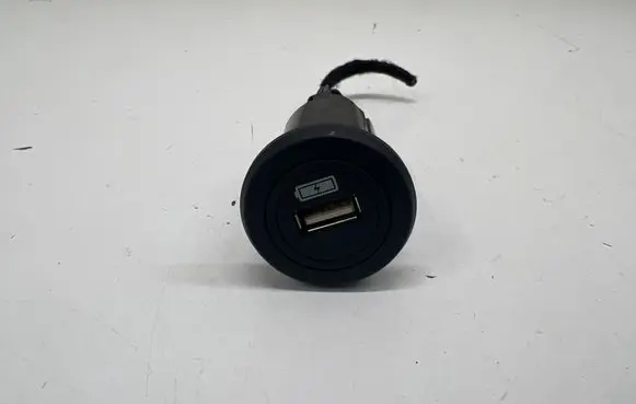 Jaguar I-Pace USB socket connector J9D319010AB