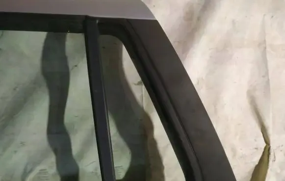 Nissan Primera Rear vent window glass 