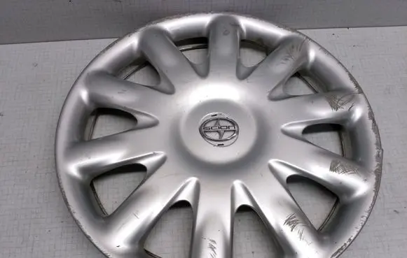 Toyota Corolla E120 E130 R15 wheel hub/cap/trim 4260205050