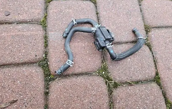 Opel Adam Turbo solenoid valve 55573259