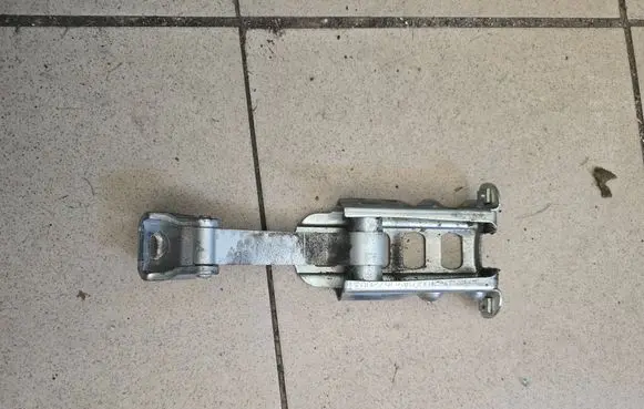 Mercedes-Benz Sprinter W906 Front door check strap stopper A906720031