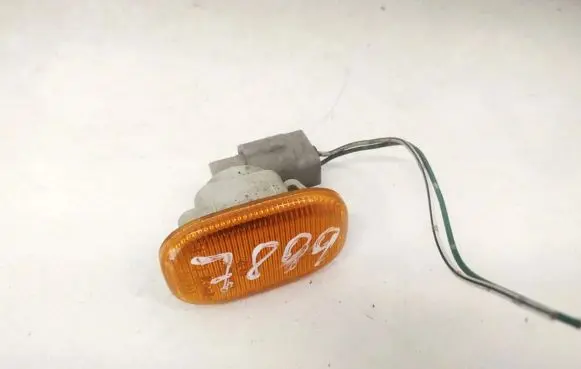 Toyota Avensis Verso Front fender indicator light