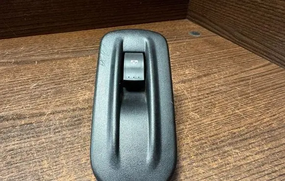 Renault Master II Electric window control switch 8200206603 33385X