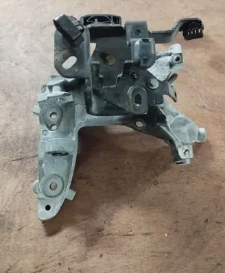 Peugeot 3008 I Engine mounting bracket 9684613880