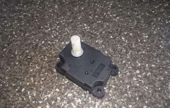 Mitsubishi Lancer X Air flap motor/actuator CSA512T010