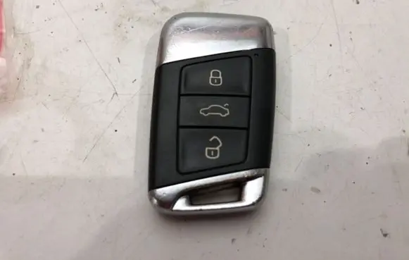 Volkswagen PASSAT B8 Ignition key/card 
