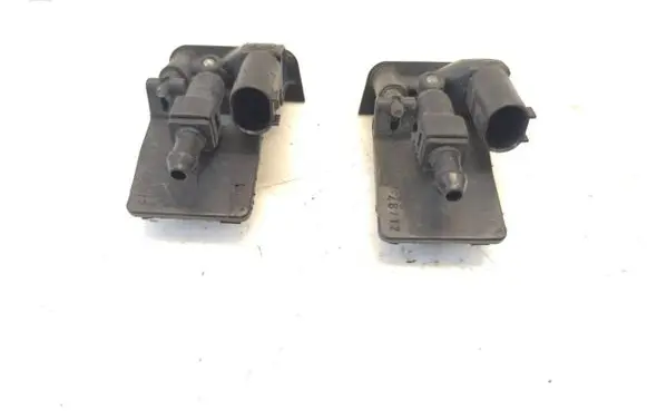 Windshield washer spray nozzle