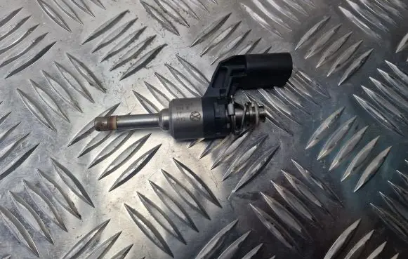 Volkswagen Golf V Fuel injector 03C906036E