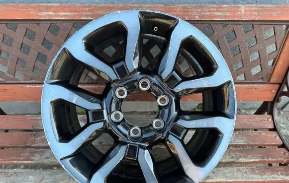 Toyota Land Cruiser (J200) R18 alloy rim 
