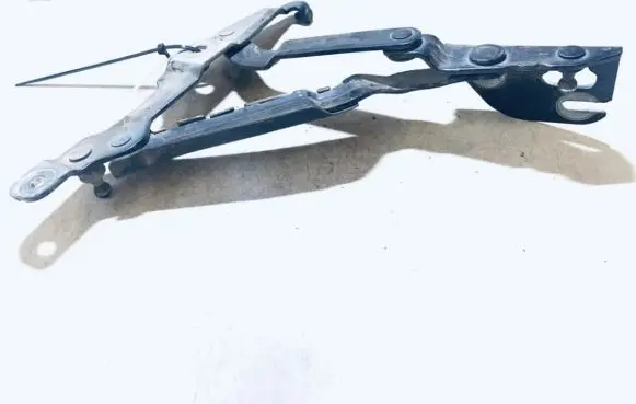 Audi A4 S4 B5 8D Tailgate/trunk/boot hinge 8d5827301c