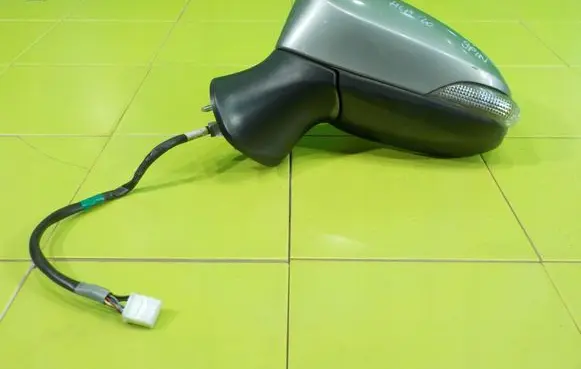 Toyota Avensis T270 Front door electric wing mirror LEWE XP260