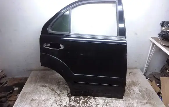 KIA Sorento Rear door 