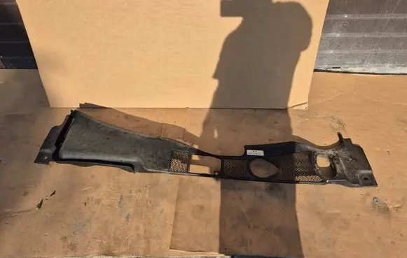 Audi A5 8T 8F Wiper trim 8K1819447