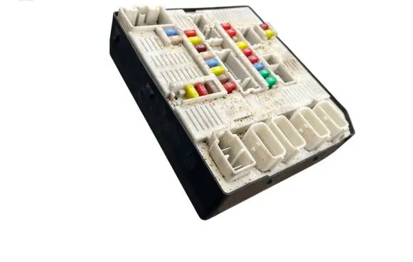 Renault Megane III Fuse module 284B61871R 9636153049 519339402