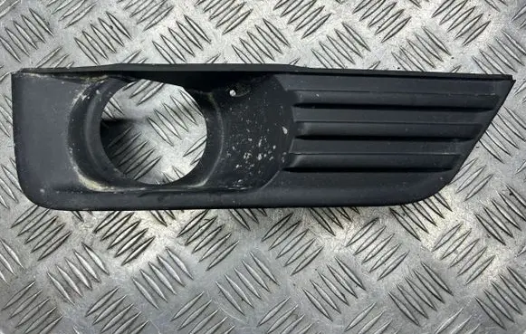 Ford Focus Front fog light trim/grill 4M5119952
