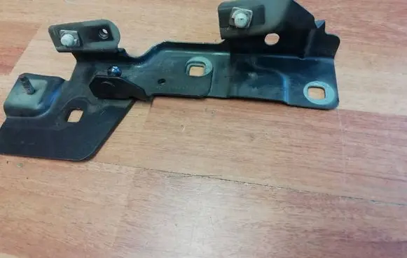 Renault Zoe Fender mounting bracket 901264988R 631420809R 654825654R