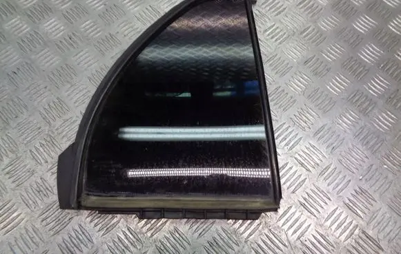 Toyota Yaris Rear side window