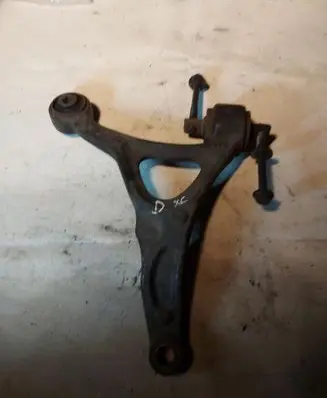 Volvo XC90 Front lower control arm/wishbone 8646614