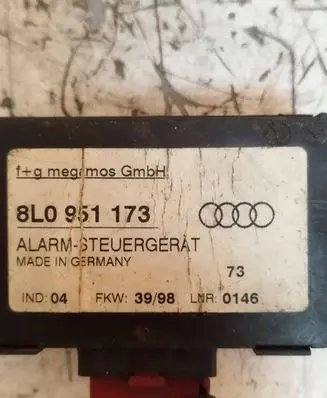 Audi A8 S8 D2 4D Alarm control unit/module 8L0951173