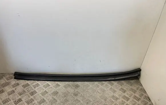 BMW 7 F01 F02 F03 F04 Engine compartment rubber 