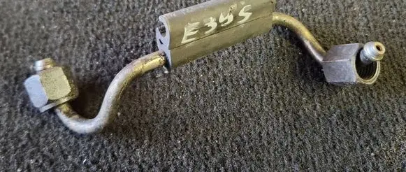 BMW 5 E39 Fuel injector supply line/pipe 