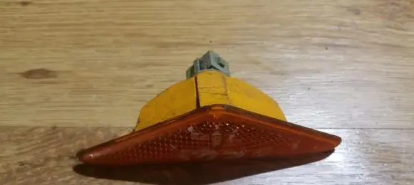 Ford Focus Front fender indicator light
