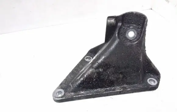 BMW 5 E60 E61 Engine mounting bracket 6761149