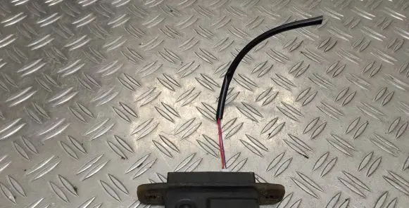 Toyota Avensis T270 Tailgate opening switch 