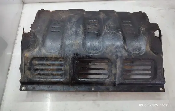 Mitsubishi L200 Engine splash shield/under tray