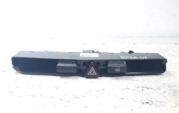 Opel Astra H Hazard light switch 03758075 13100105
