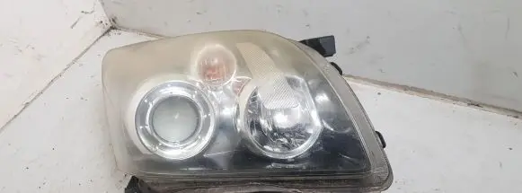 Toyota Avensis T250 Headlight/headlamp 35108