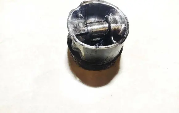 Toyota Avensis T250 Piston 