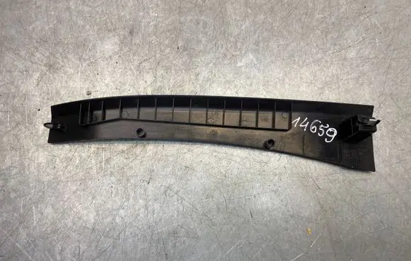 Volvo XC90 (B) pillar trim (bottom) 31377244