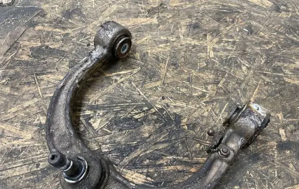 Mercedes-Benz R W251 Front lower control arm/wishbone