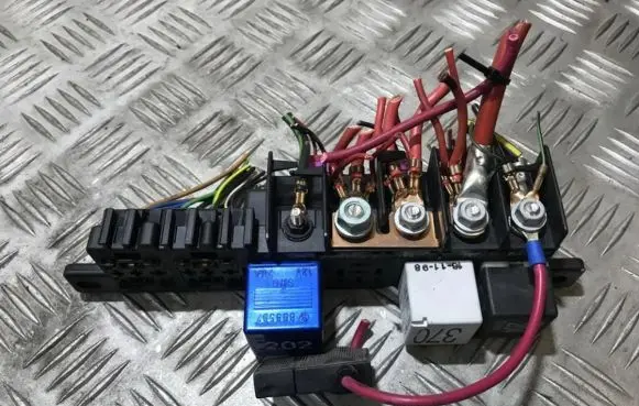 Volkswagen PASSAT B5 Fuse box set 8l0941822a