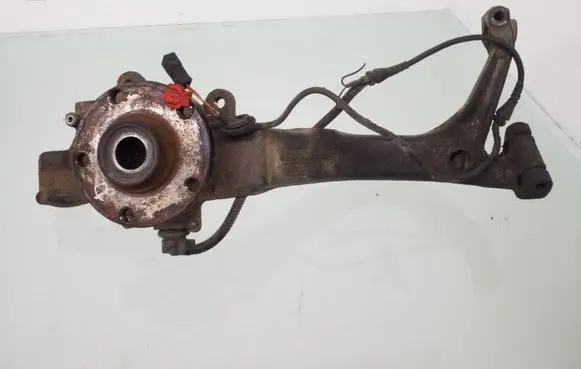 Volkswagen PASSAT B5 Front wheel hub spindle knuckle 8D0407258AC