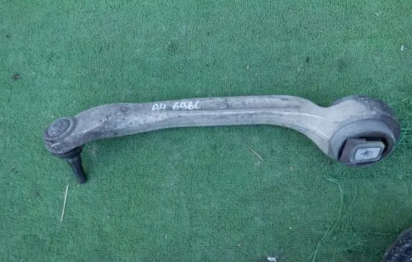 Volkswagen Phaeton Front lower control arm/wishbone 4E0407696C