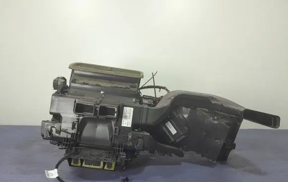 Audi Q7 4M Interior heater climate box assembly 4M1820005Q