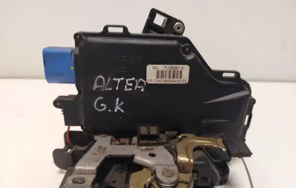 Seat Altea Rear door lock 7L0839015