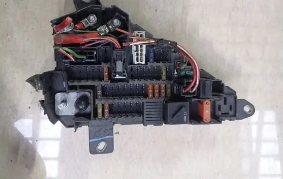 BMW 5 E60 E61 Fuse box set 6906588