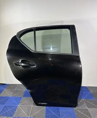 Lexus CT 200H Rear door