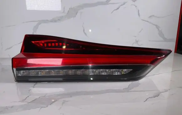 Lexus CT 200H Tailgate rear/tail lights