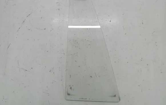 Volkswagen PASSAT Rear side window 