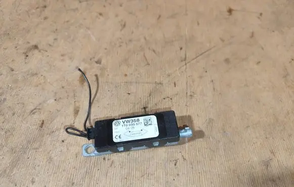 Volkswagen Touran I Aerial antenna amplifier 1T0035577